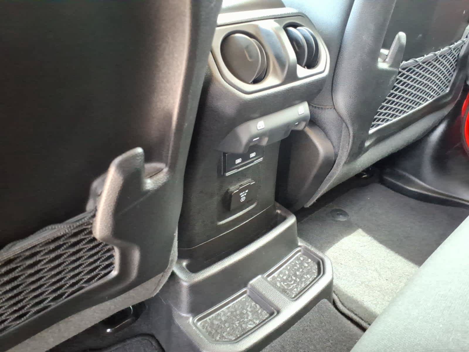 Used 2025 Jeep Wrangler Unlimited Rubicon 4xe w/ Convenience Group AWD/4WD image 14