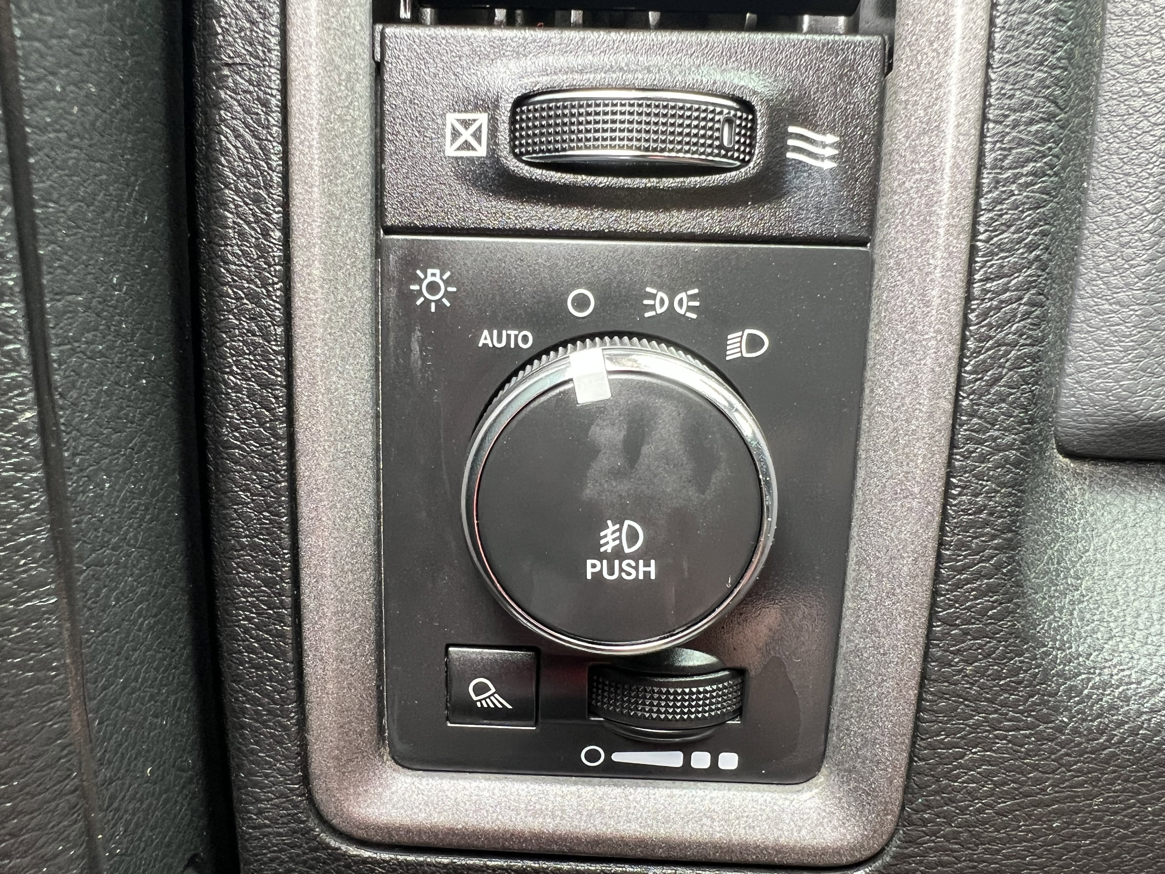 Used 2014 RAM 1500 Express AWD/4WD image 33