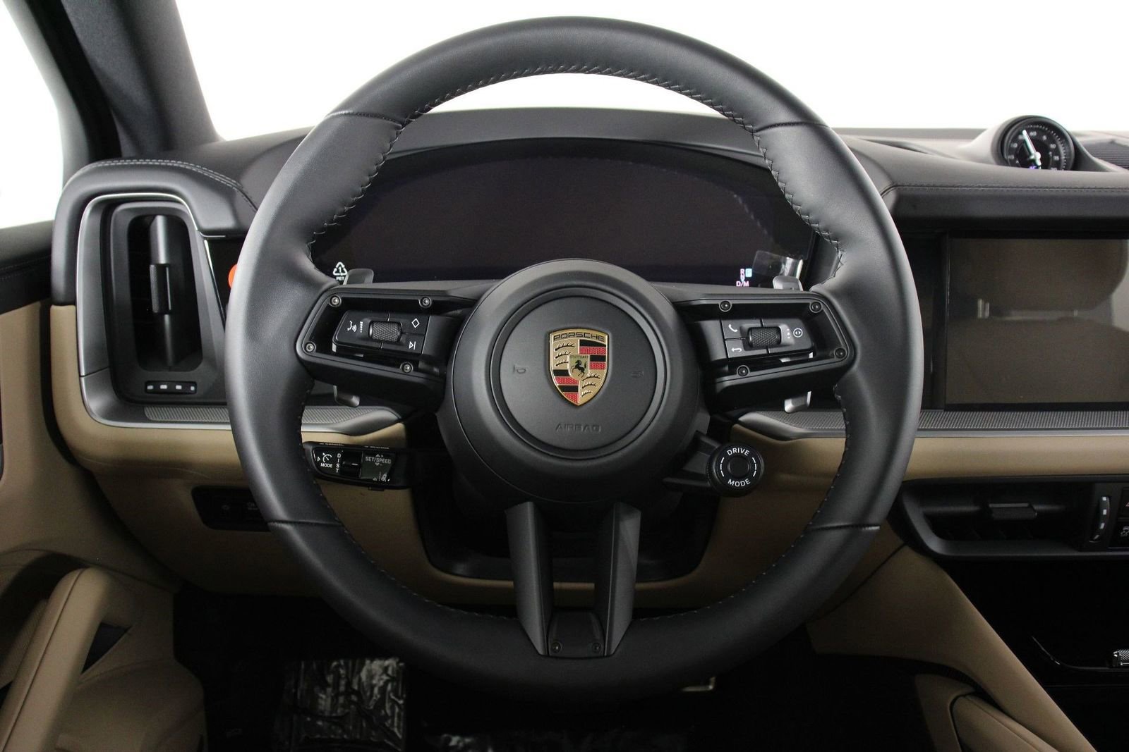 Certified 2025 Porsche Cayenne S image 12