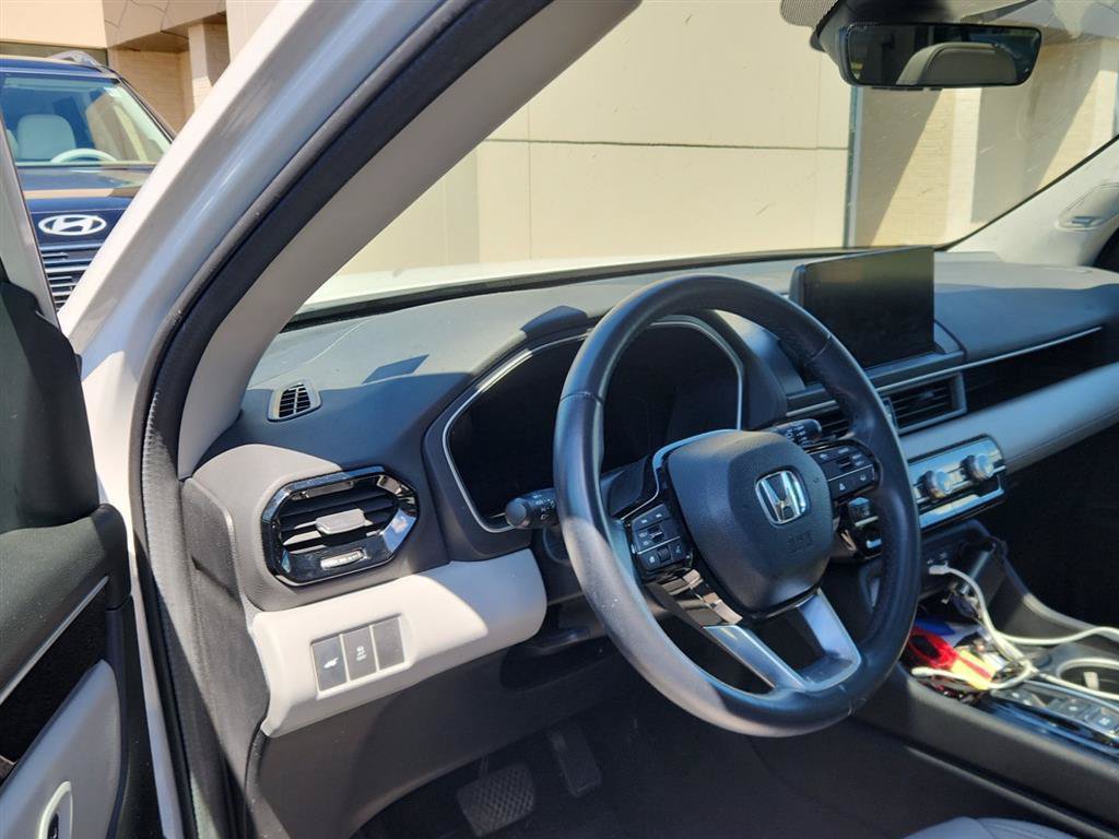 Used 2024 Honda Pilot Touring image 23