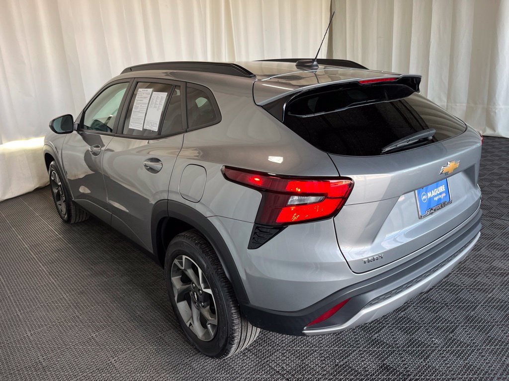Used 2024 Chevrolet Trax LT FWD image 25