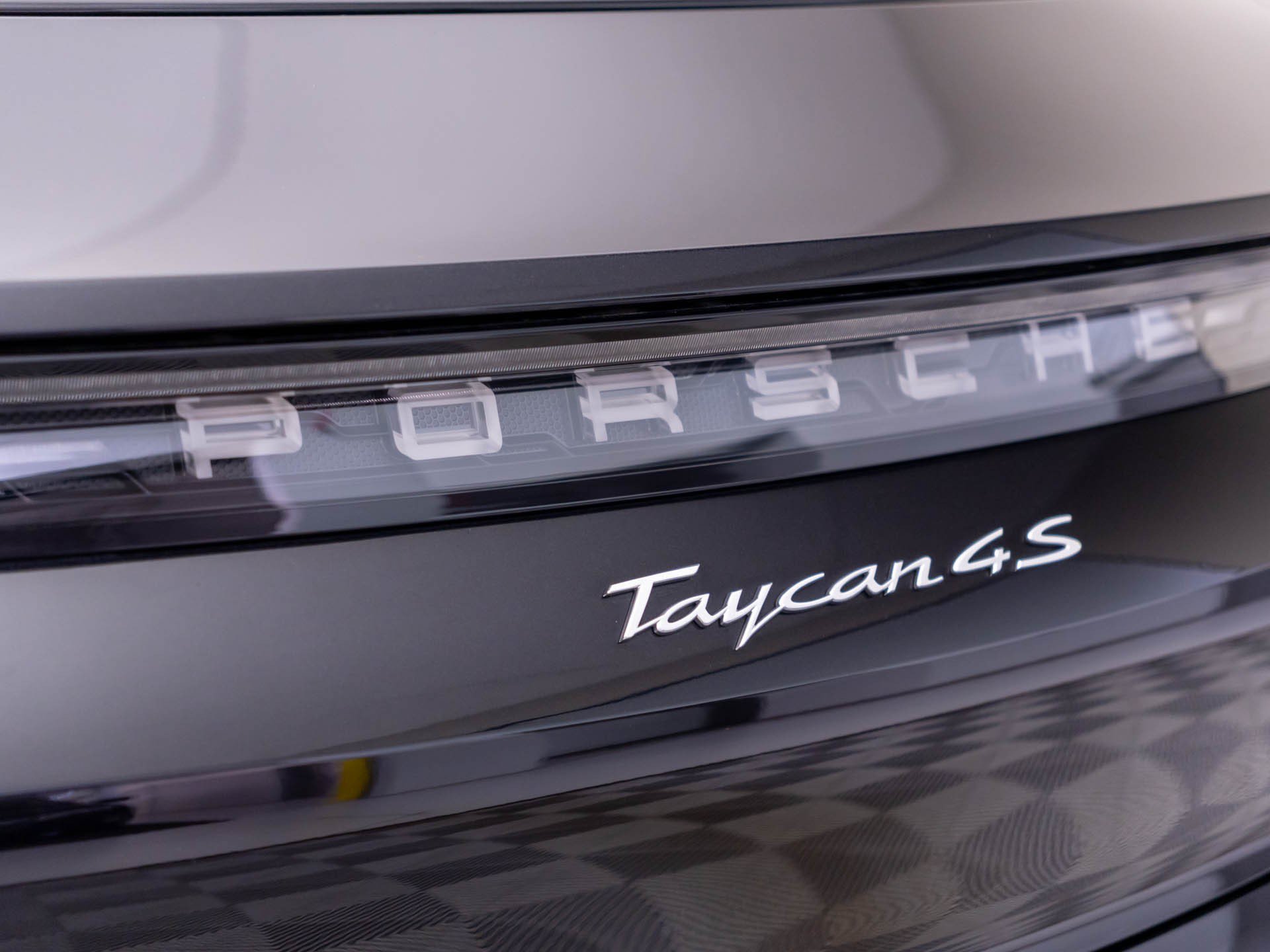 Used 2020 Porsche Taycan 4S AWD/4WD image 40