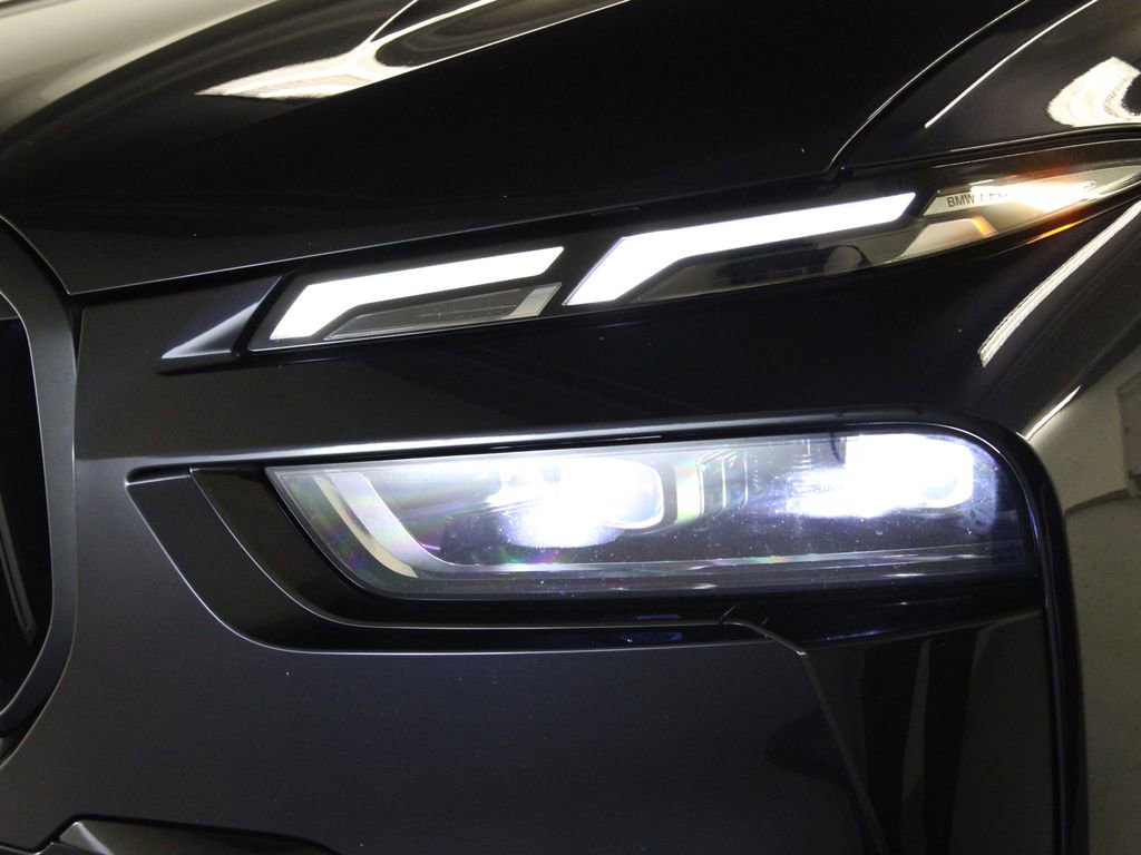 Used 2023 BMW X7 xDrive40i w/ Executive Package image 9