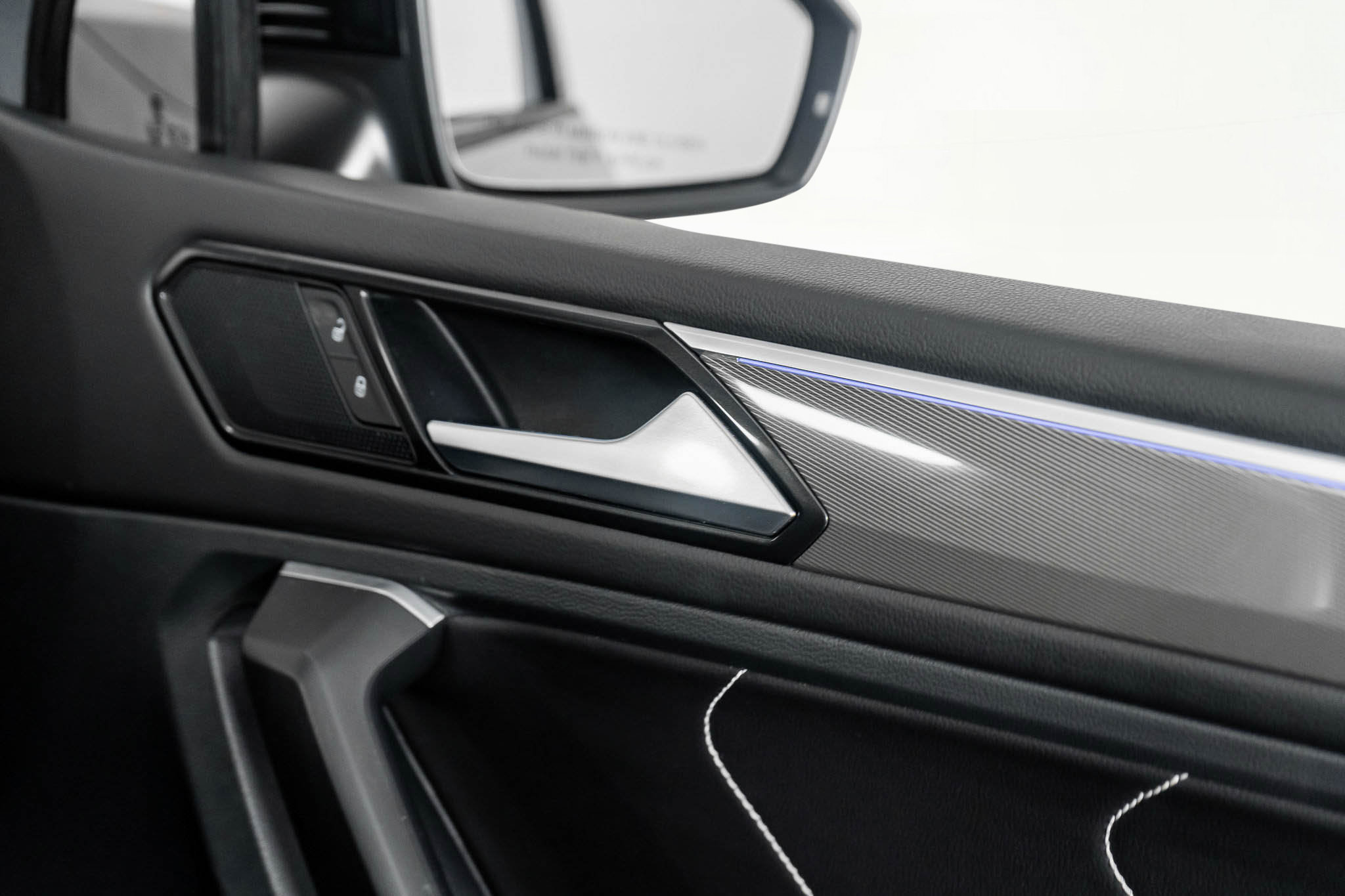 Used 2022 Volkswagen Tiguan SE R-Line image 18