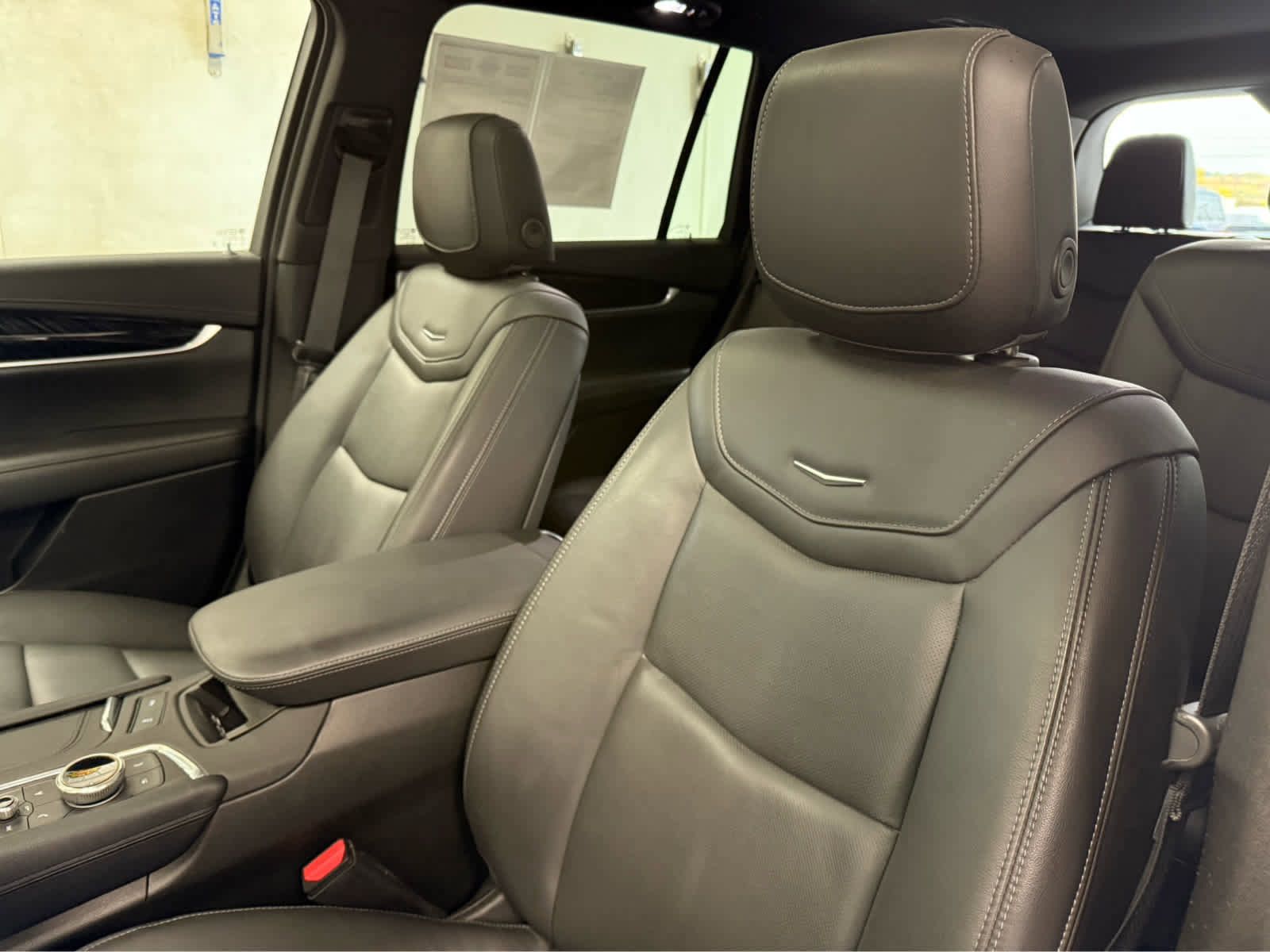 Used 2025 Cadillac XT6 Premium Luxury w/ Technology Package image 14