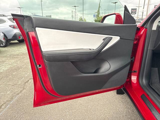 Used 2022 Tesla Model Y Long Range AWD/4WD image 18