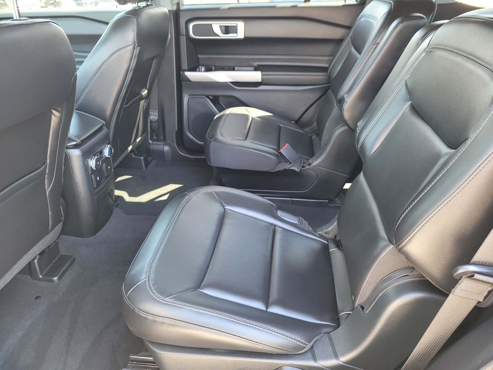 Used 2022 Ford Explorer XLT w/ Equipment Group 202A image 11