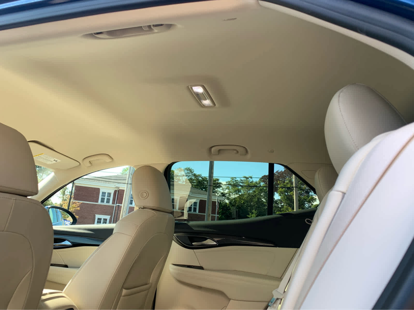 Used 2022 Buick Envision Essence w/ Safety Package image 25