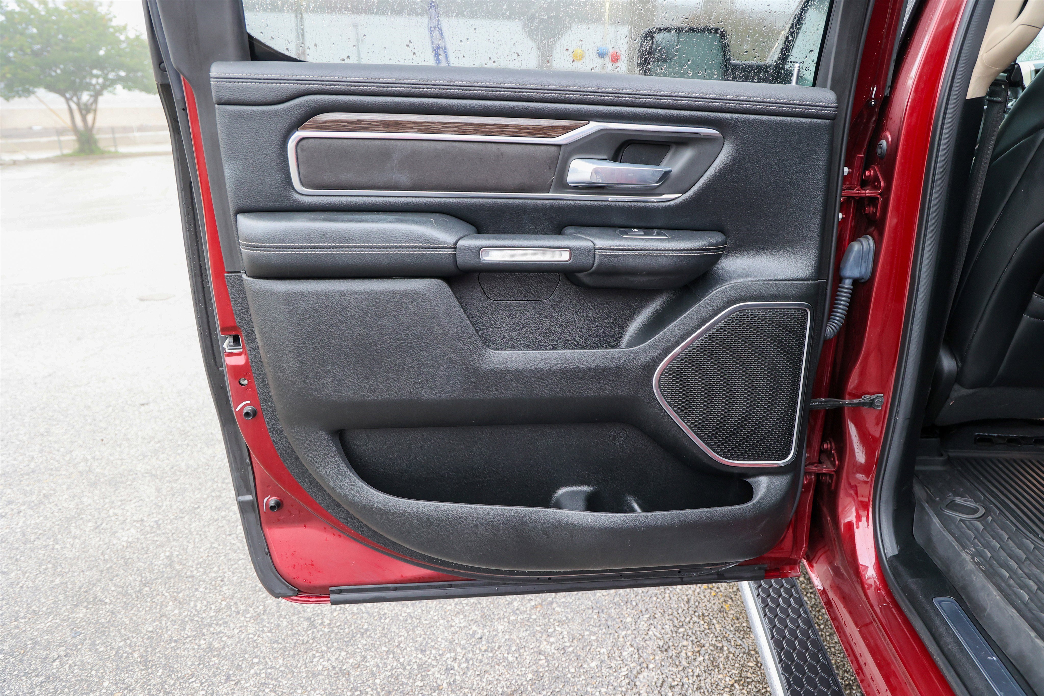 Used 2019 RAM 1500 Laramie AWD/4WD image 38