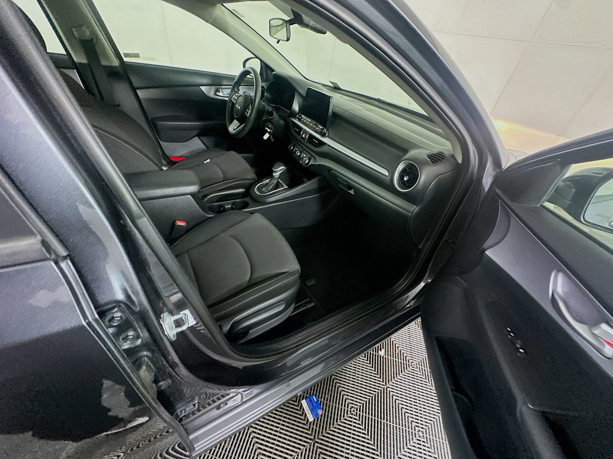 Used 2024 Kia Forte LXS image 29