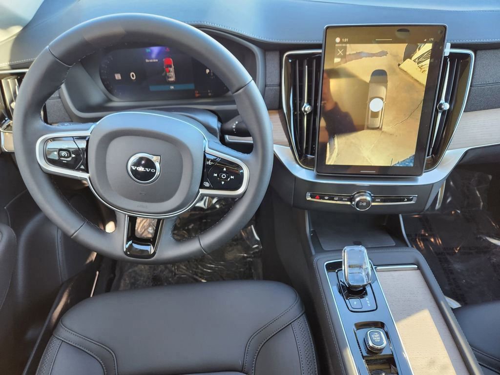 New 2026 Volvo XC90 T8 Plus w/ Protection Package Premier image 2