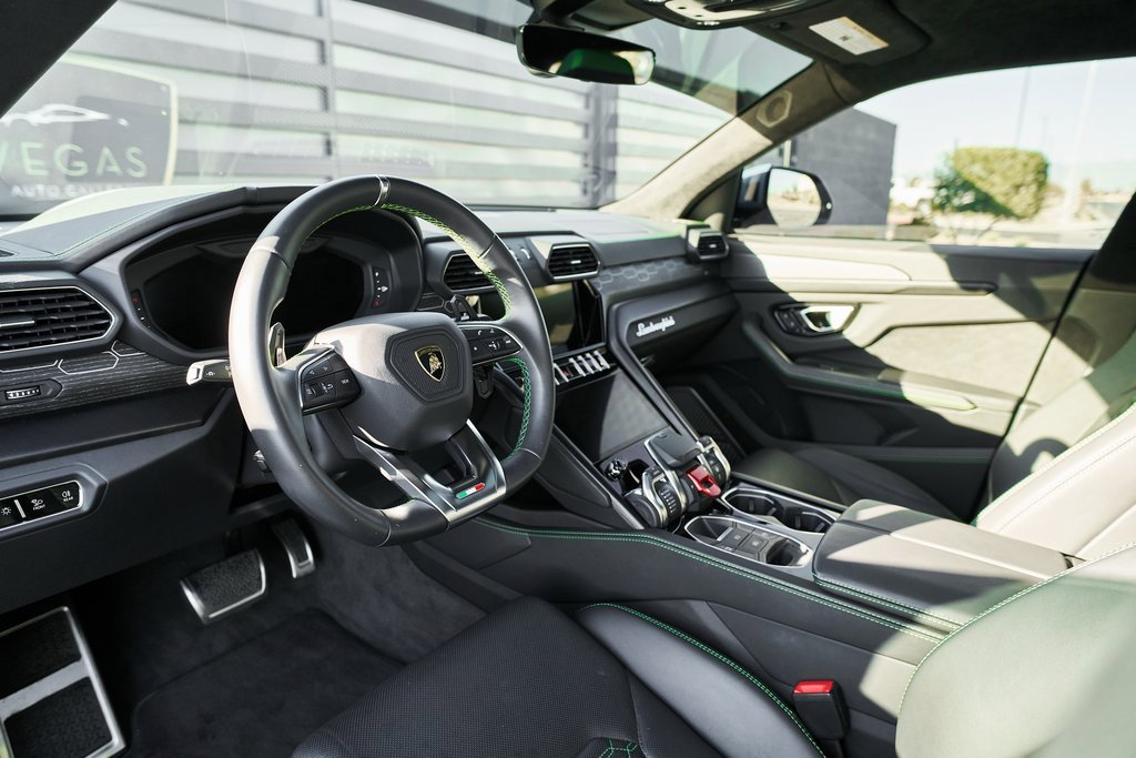 Used 2021 Lamborghini Urus image 2