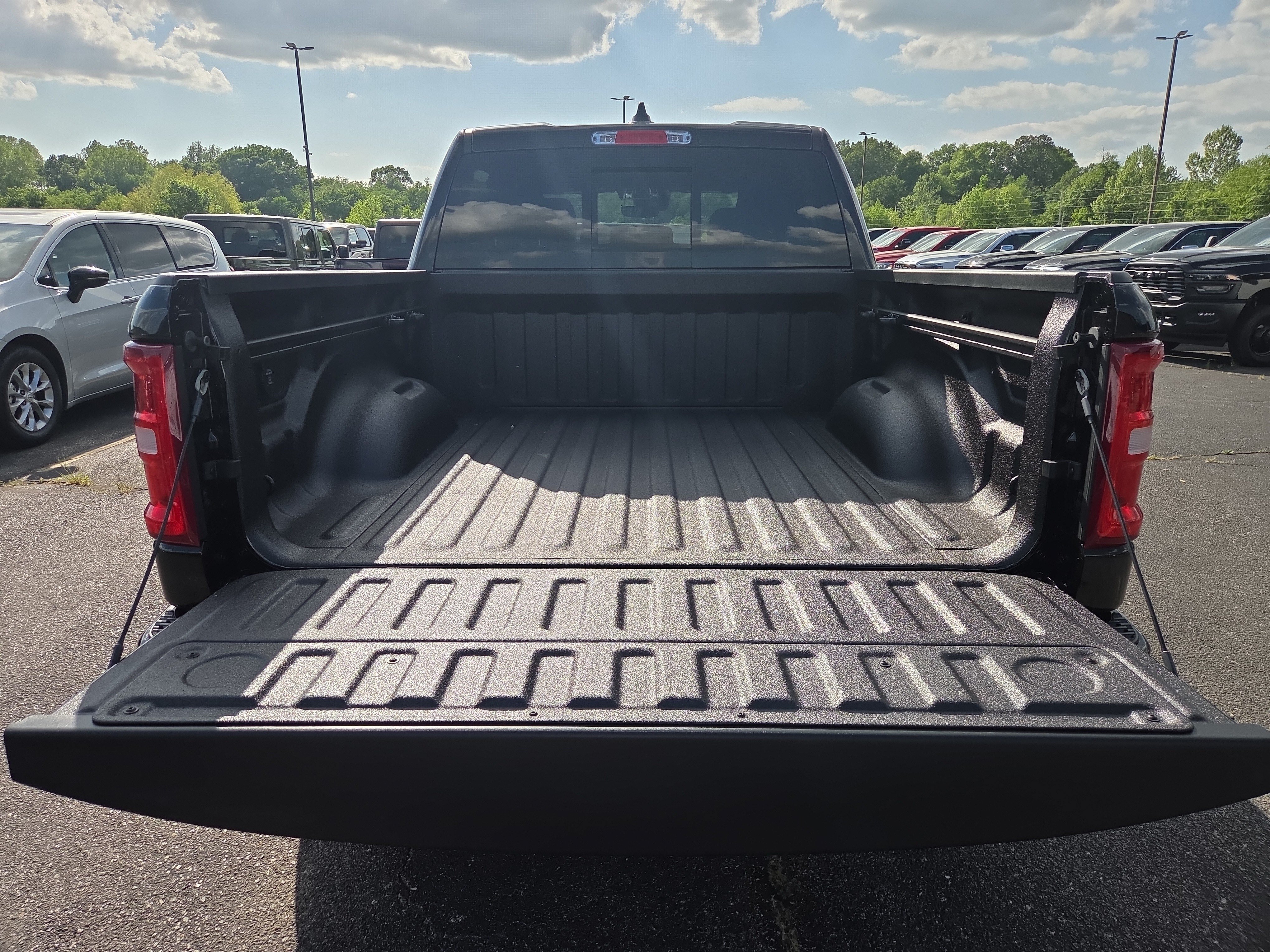 New 2026 RAM 1500 Laramie AWD/4WD image 8