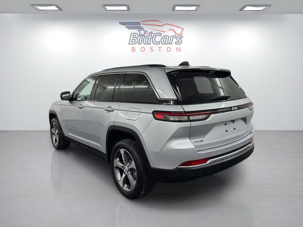 Used 2022 Jeep Grand Cherokee Limited 4xe w/ Luxury Tech Group II AWD/4WD image 6