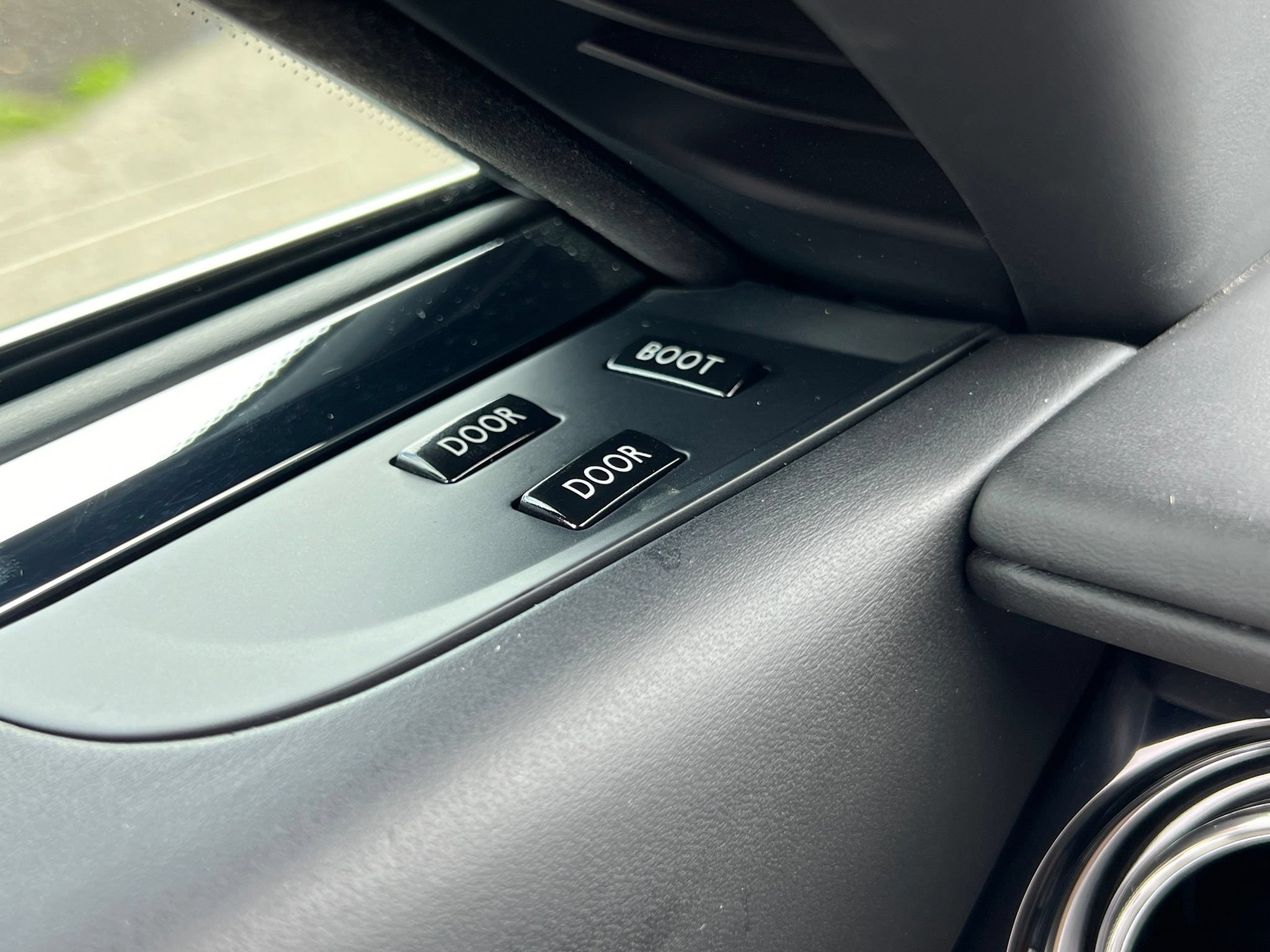 Used 2015 Rolls-Royce Wraith RWD image 27