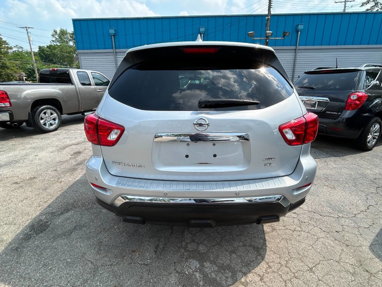 Used 2019 Nissan Pathfinder SL image 10