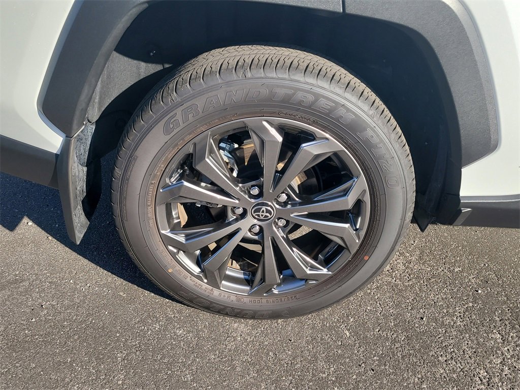 Used 2025 Toyota RAV4 XLE Premium image 5