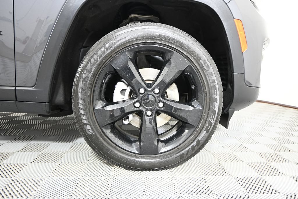 Used 2023 Jeep Grand Cherokee Altitude AWD/4WD image 11