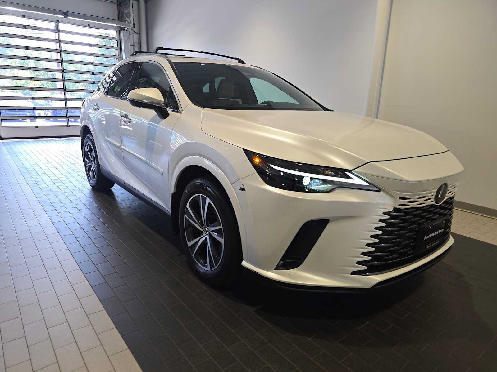 Used 2024 Lexus RX 350h AWD/4WD image 9