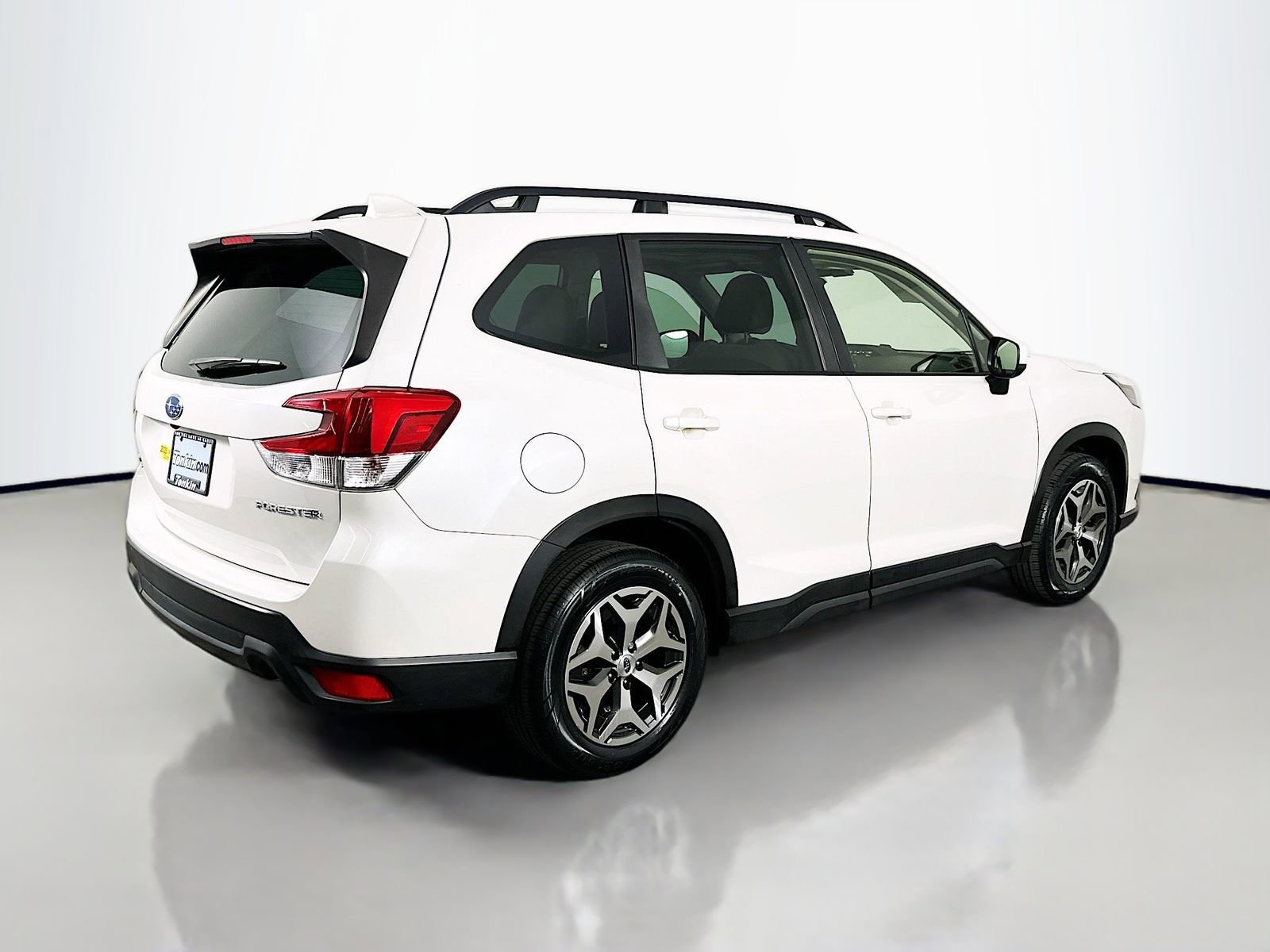 Used 2023 Subaru Forester Premium AWD/4WD image 7