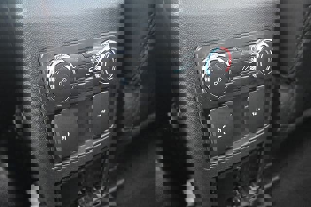 Used 2022 Ford Explorer XLT w/ Equipment Group 202A image 29