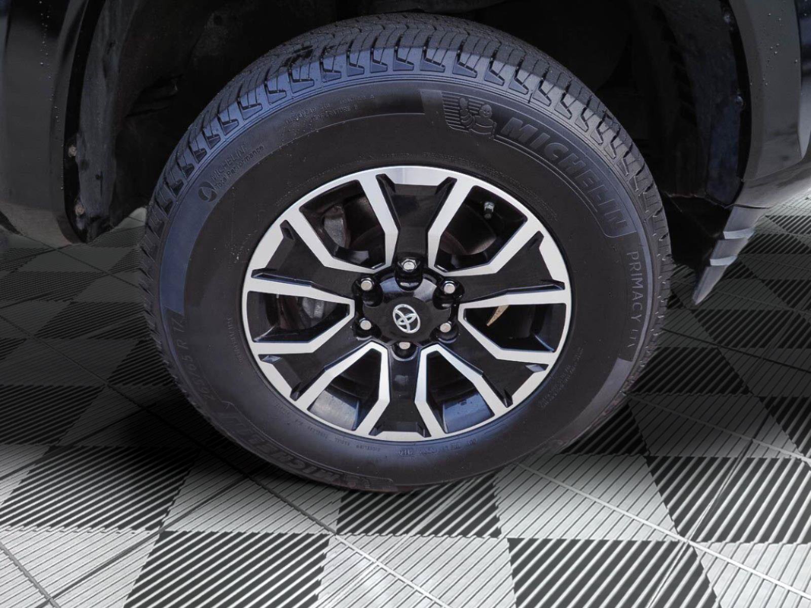 Used 2020 Toyota Tacoma TRD Sport AWD/4WD image 33