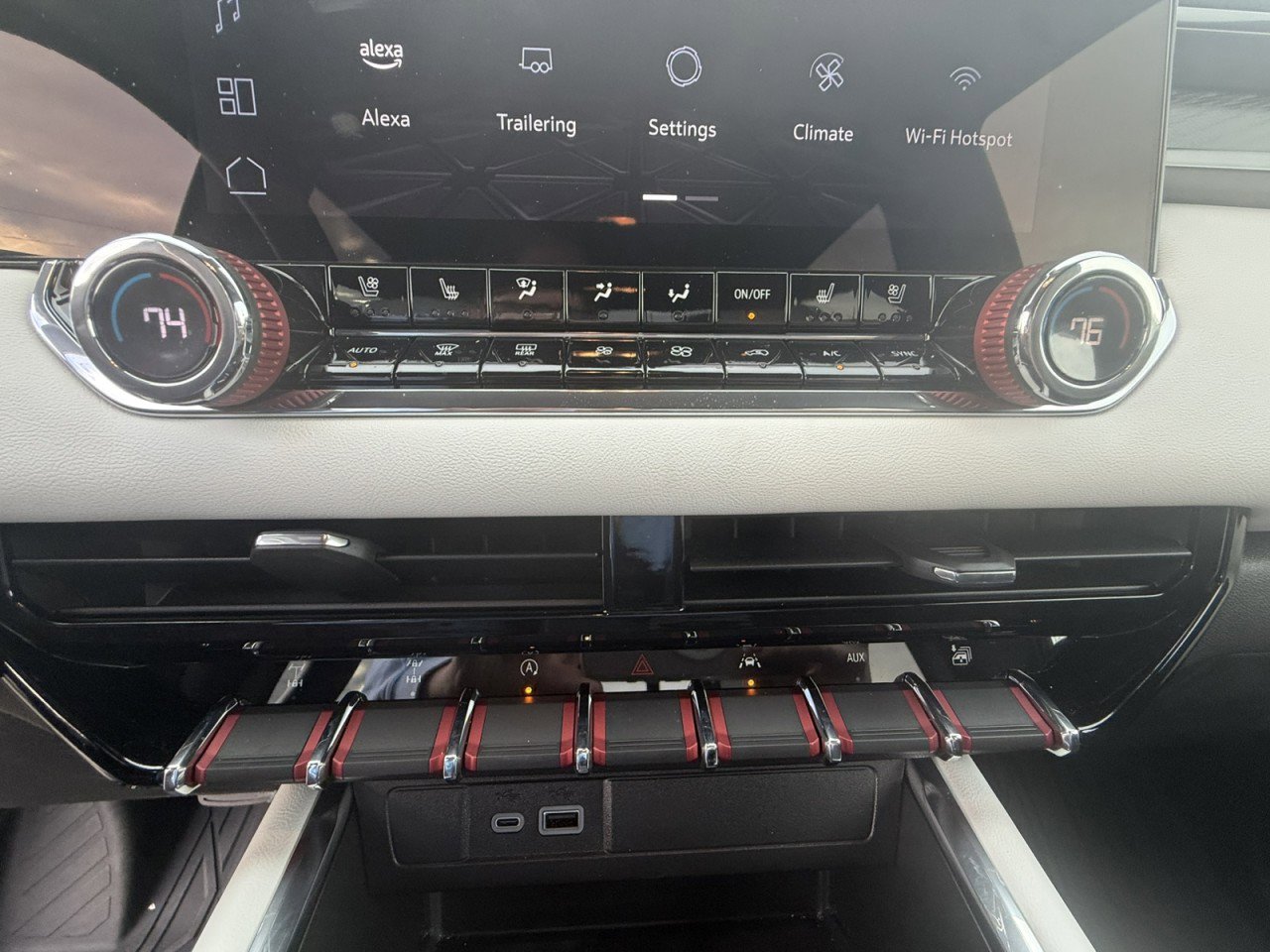 Used 2023 GMC Canyon AT4X image 18