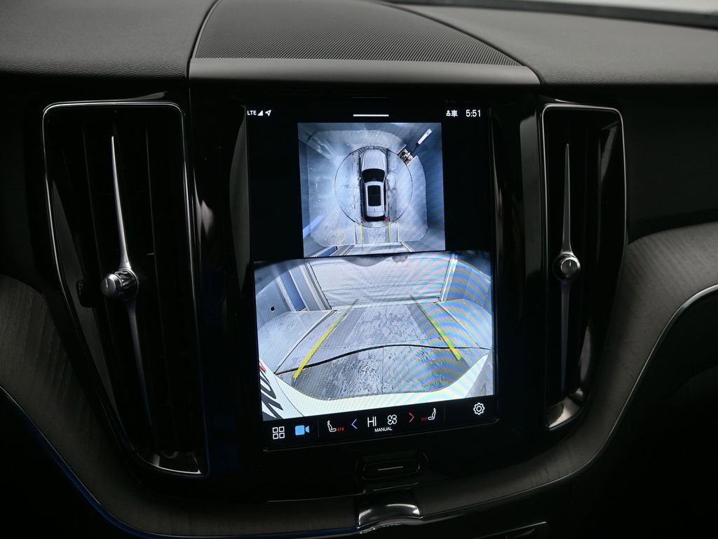 Used 2025 Volvo XC60 B5 Plus image 17