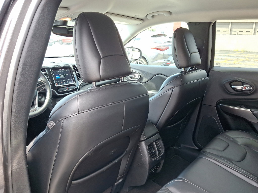Used 2020 Jeep Cherokee Limited image 21