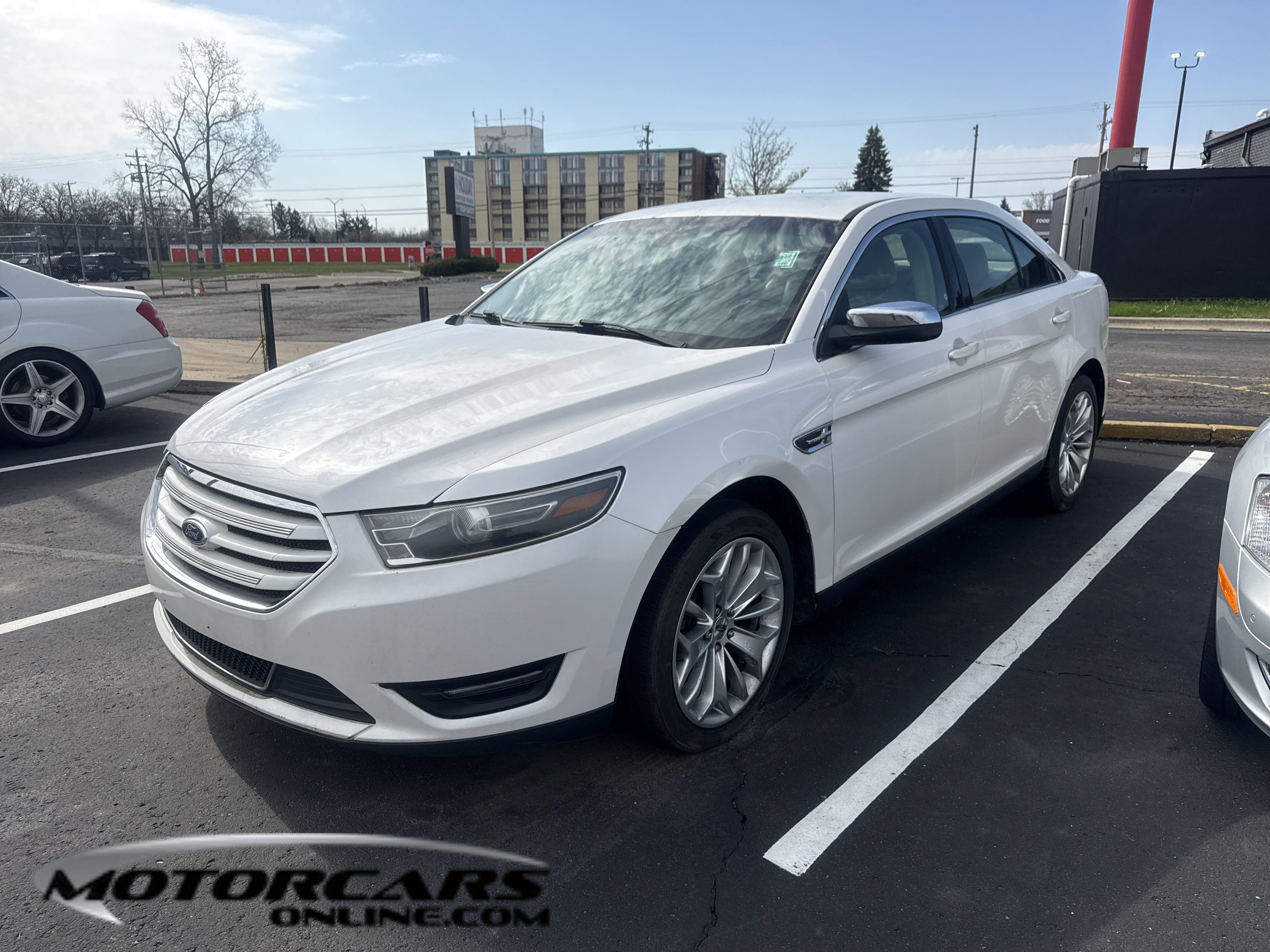 Used 2015 Ford Taurus Limited FWD image 1