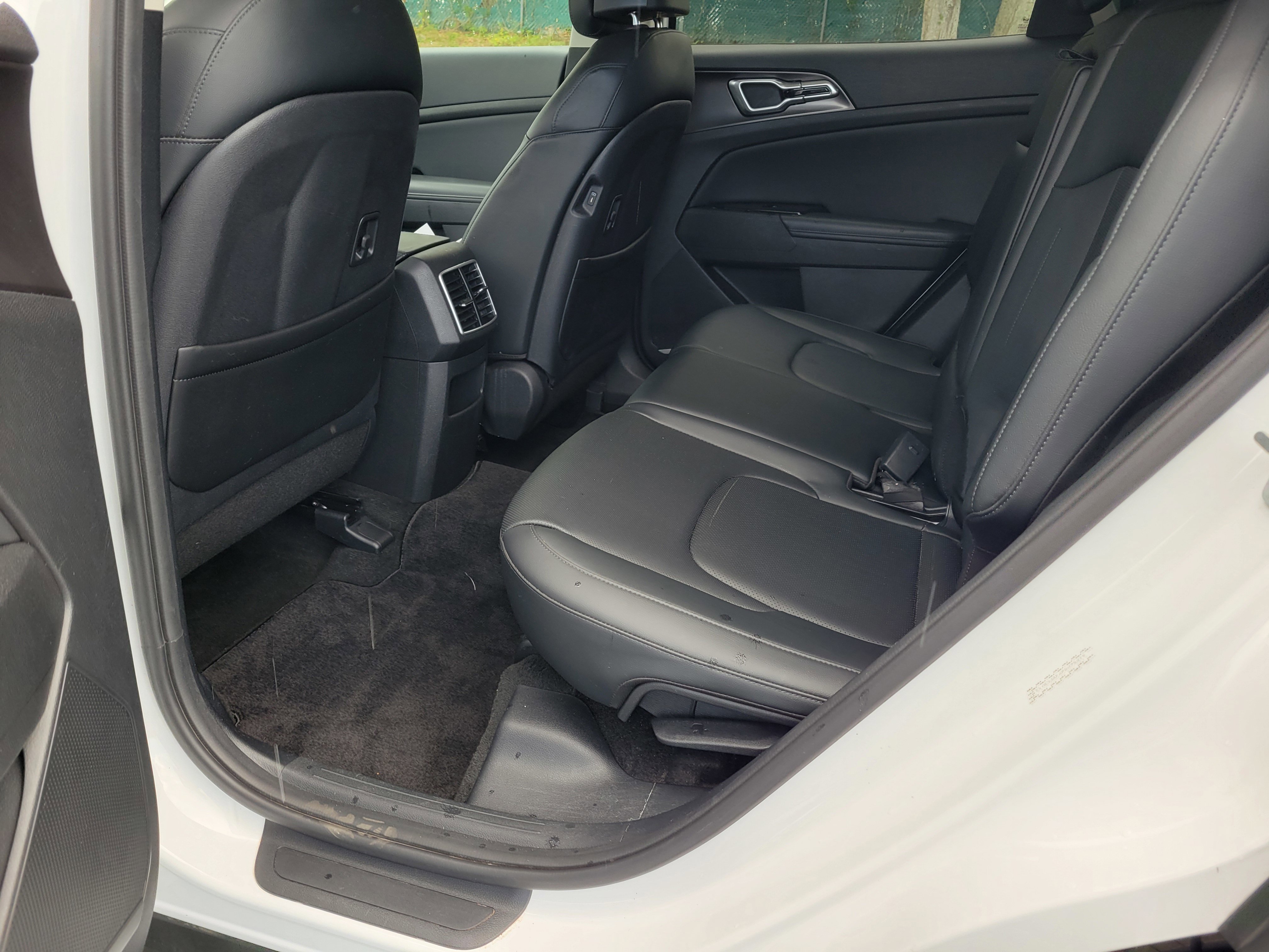 Used 2023 Kia Sportage EX image 30