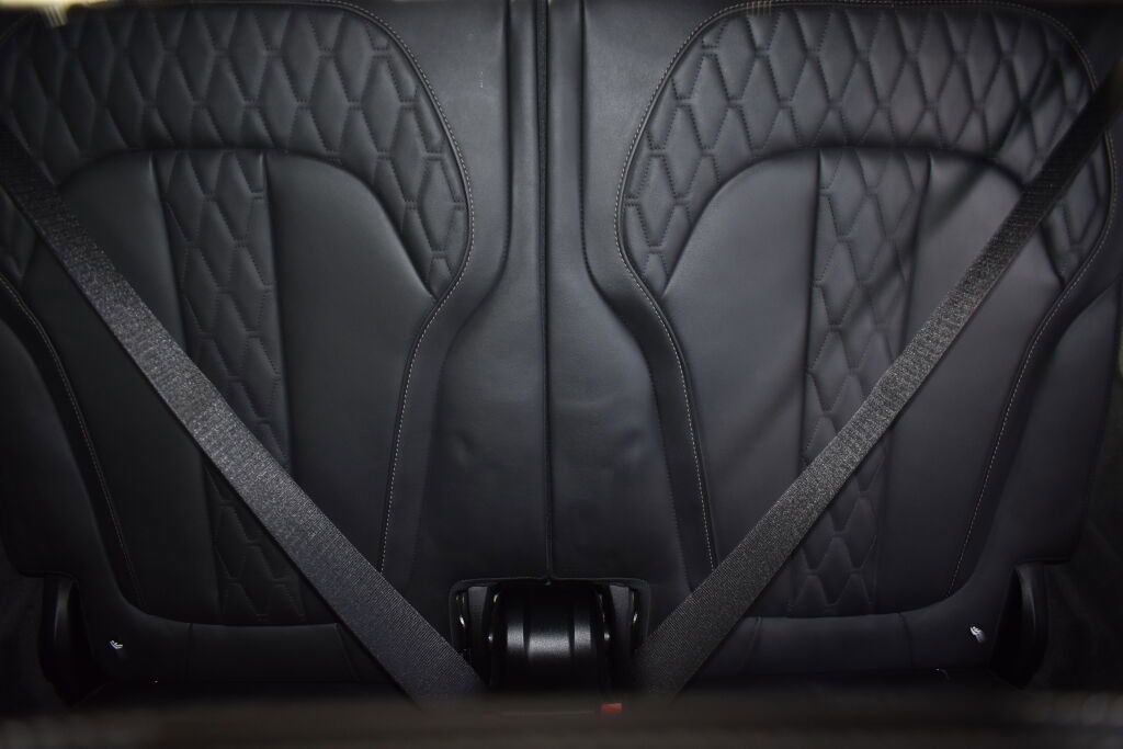 Used 2019 BMW X7 xDrive50i w/ M Sport Package image 32