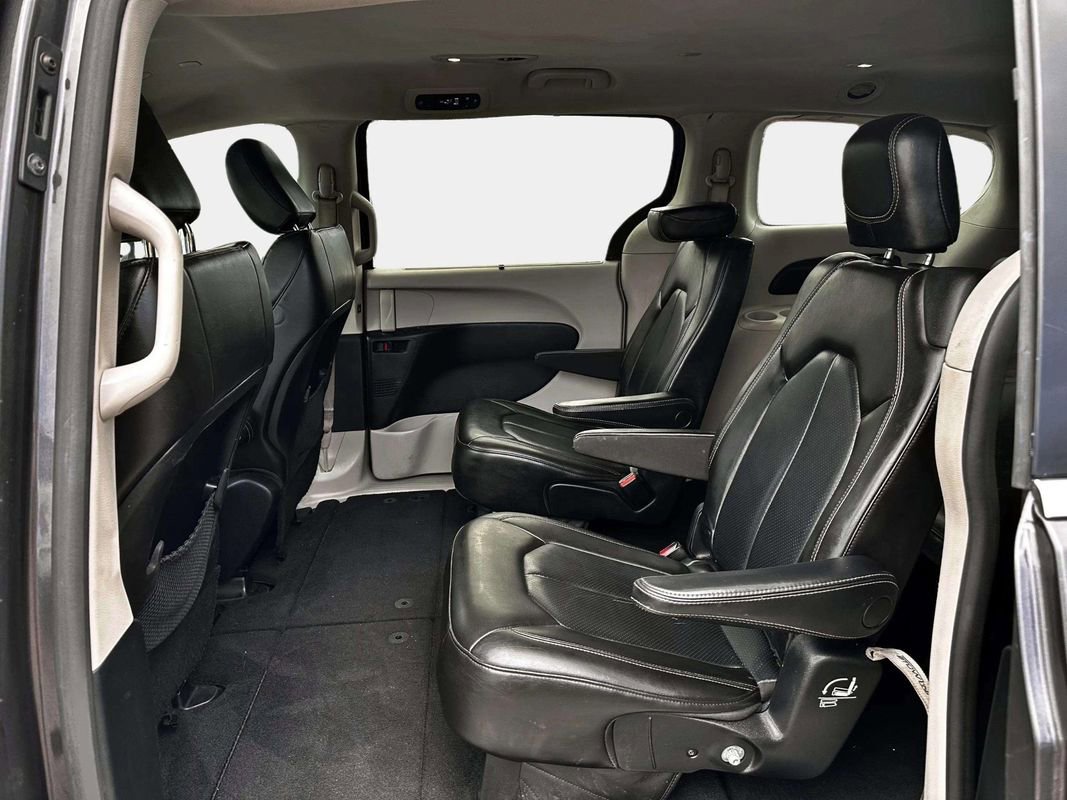 Used 2020 Chrysler Voyager Lxi image 18
