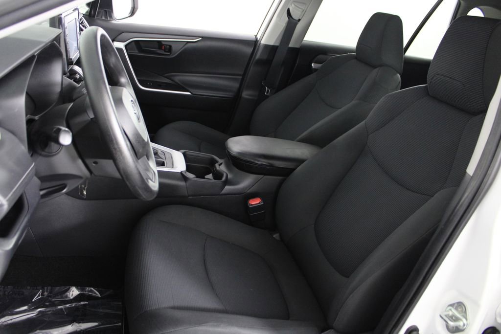 Used 2020 Toyota RAV4 LE image 18