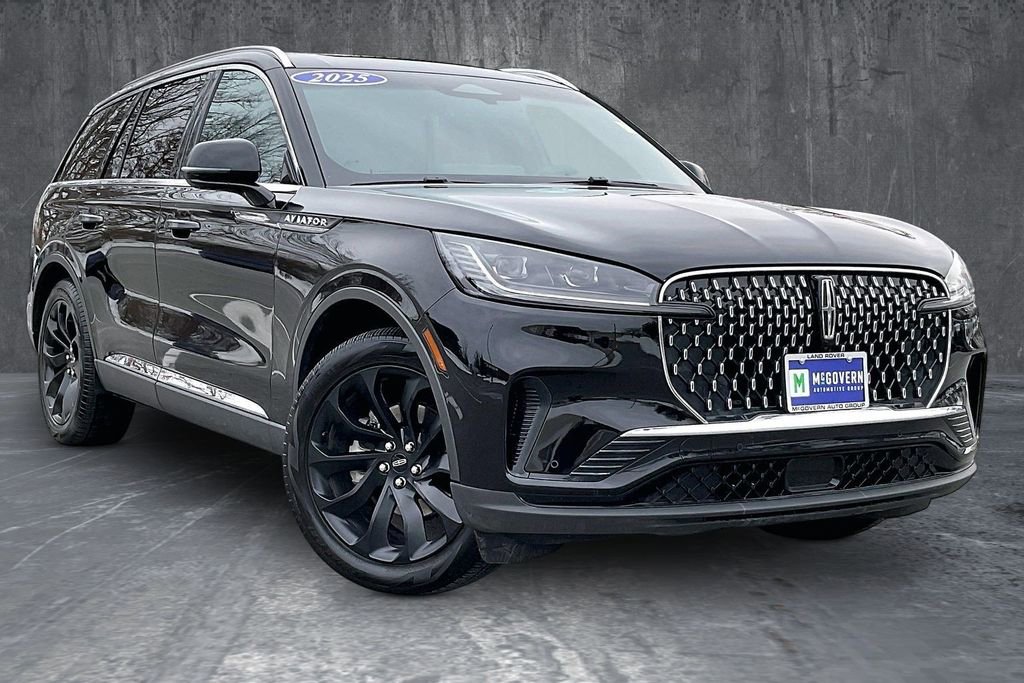 Used 2025 Lincoln Aviator Reserve w/ Illumination Package image 3