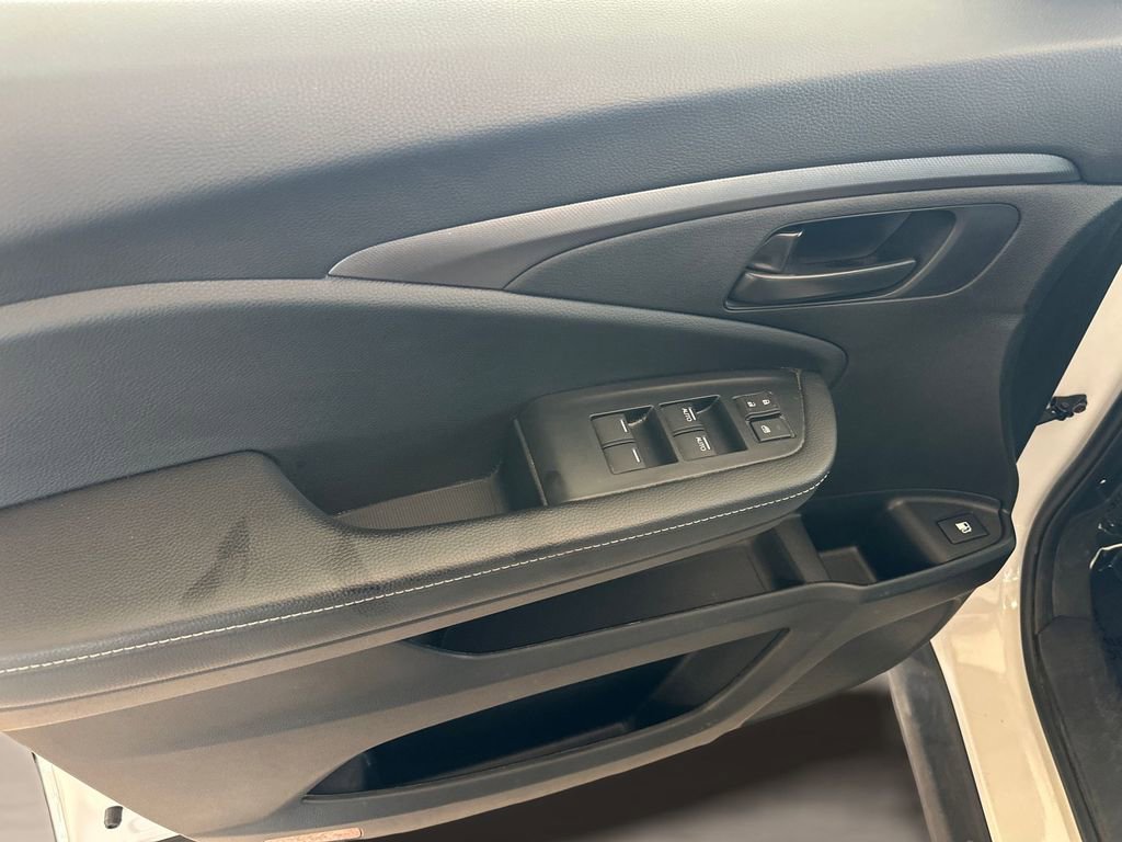 Used 2025 Honda Ridgeline Sport image 8