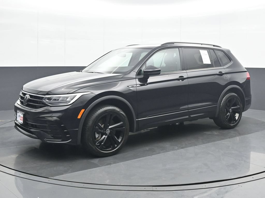Used 2024 Volkswagen Tiguan SE R-Line AWD/4WD image 2