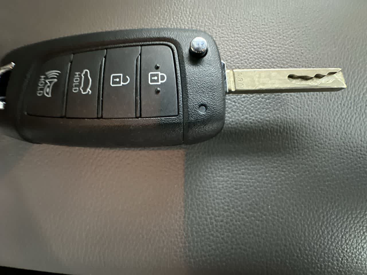 Used 2026 Hyundai Elantra SE FWD image 28