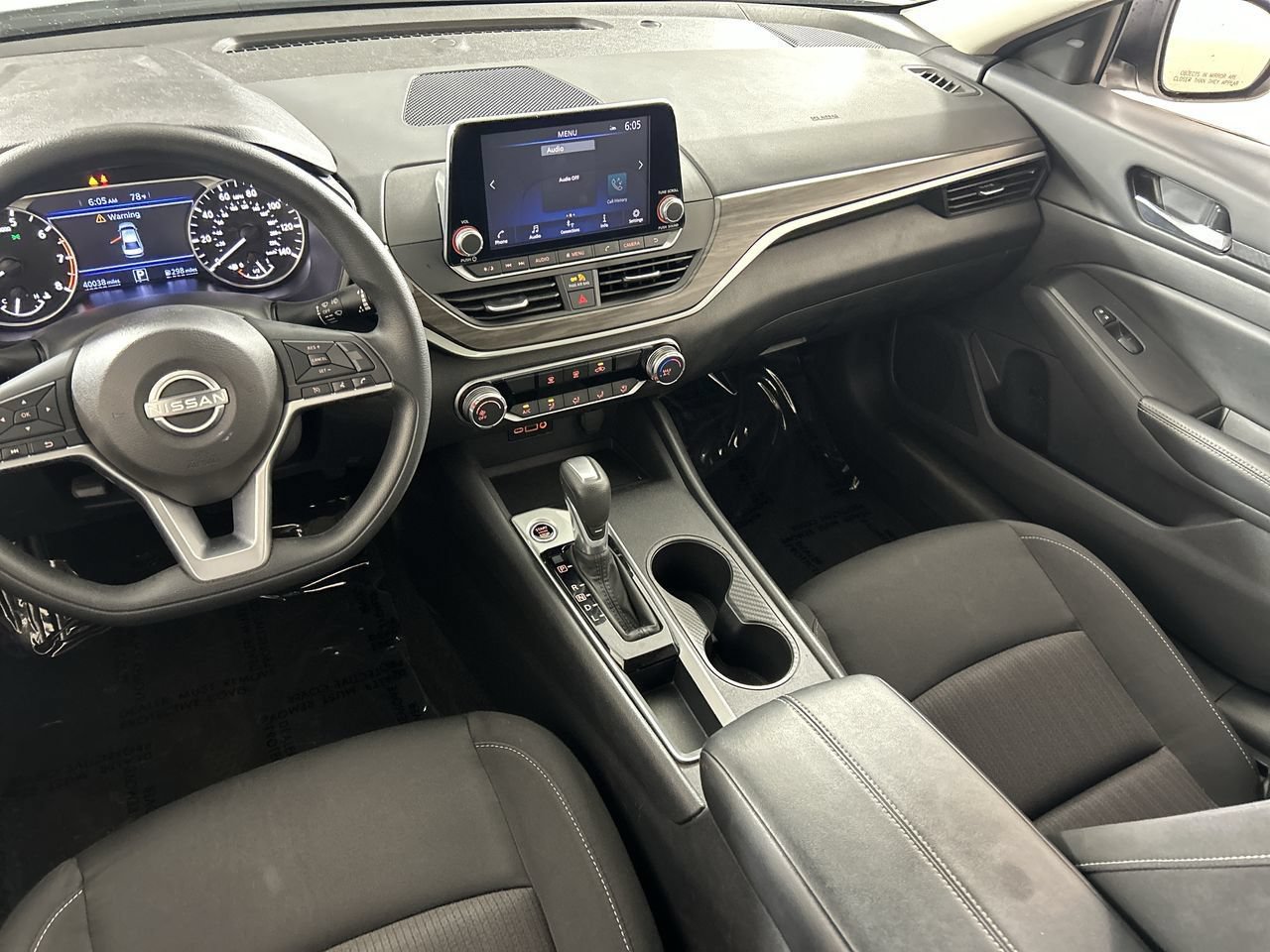 Used 2025 Nissan Altima 2.5 SV FWD image 23