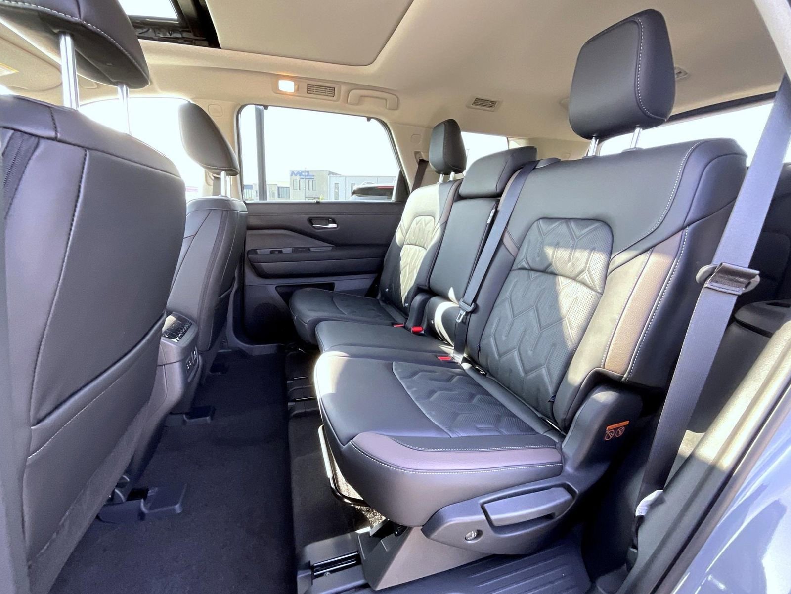New 2026 Nissan Pathfinder Platinum w/ Cargo Package AWD/4WD image 19