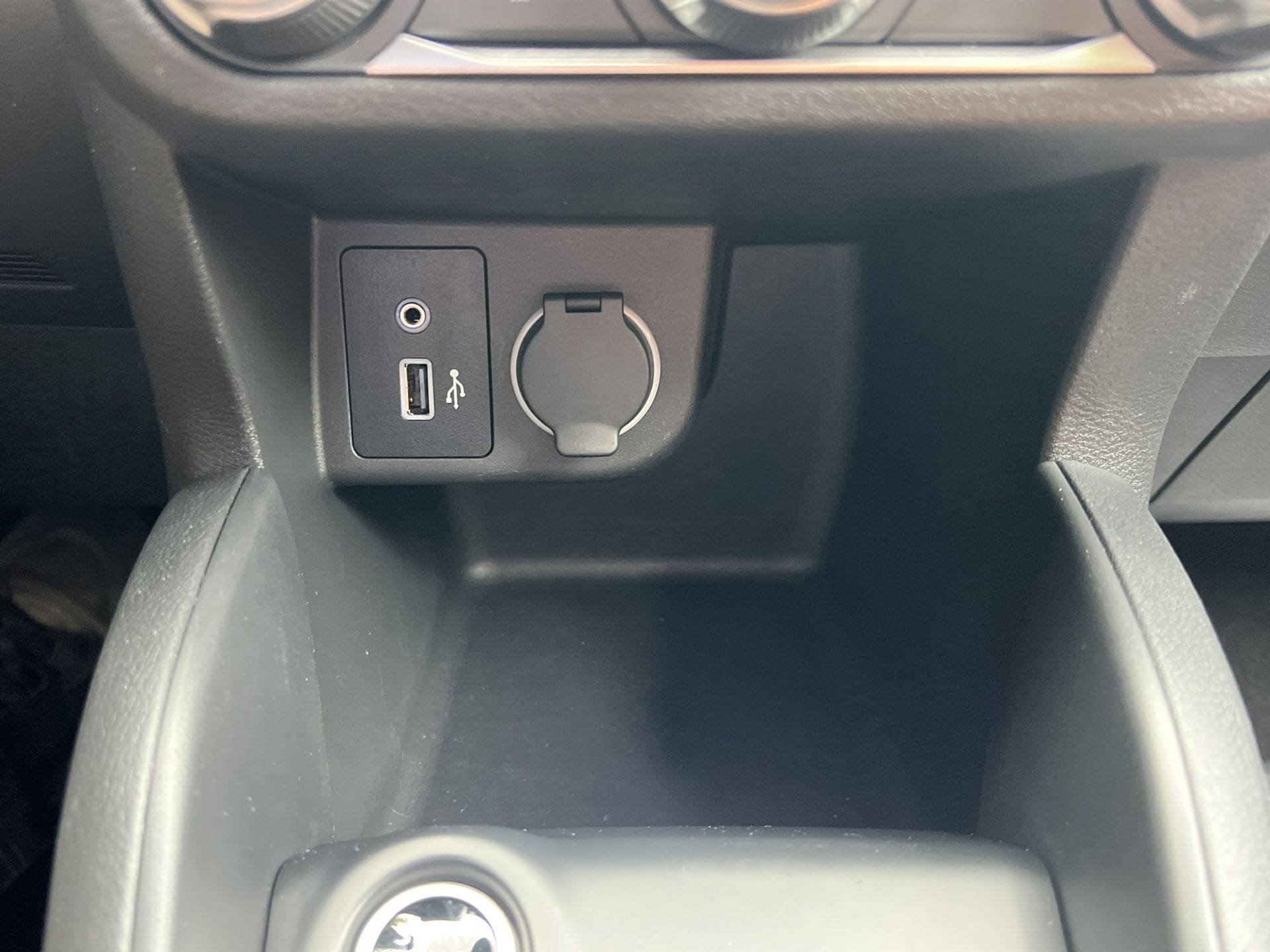 Certified 2025 Nissan Kicks Play S FWD image 8