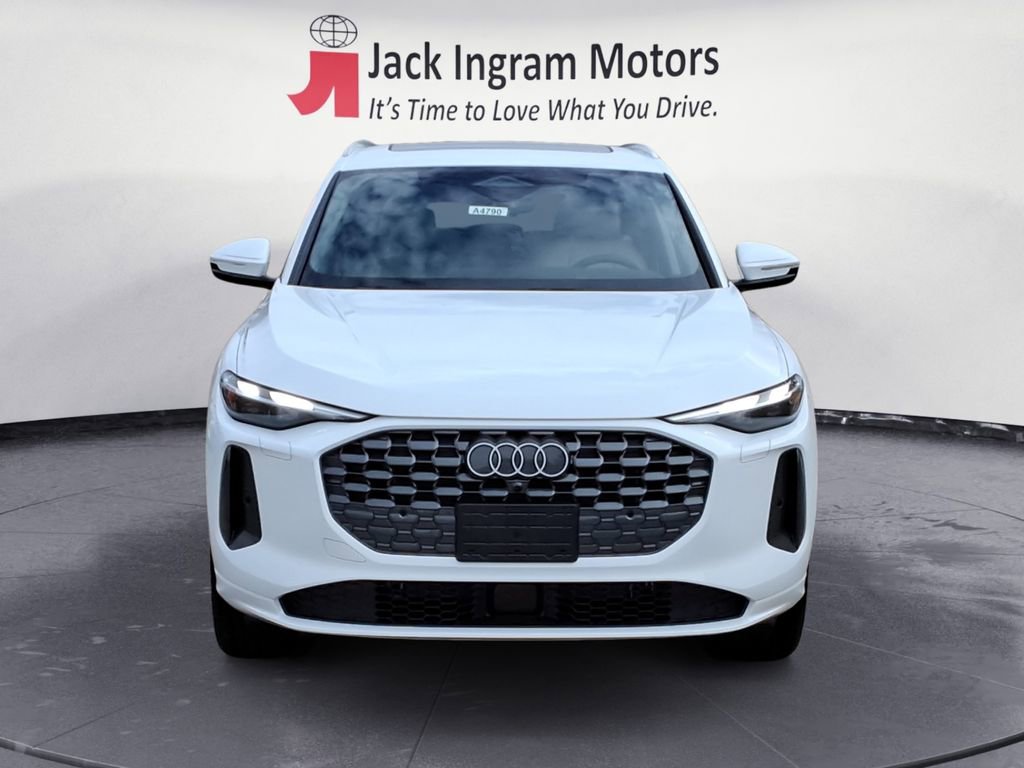 Used 2025 Audi Q5 Premium w/ Convenience Package image 8