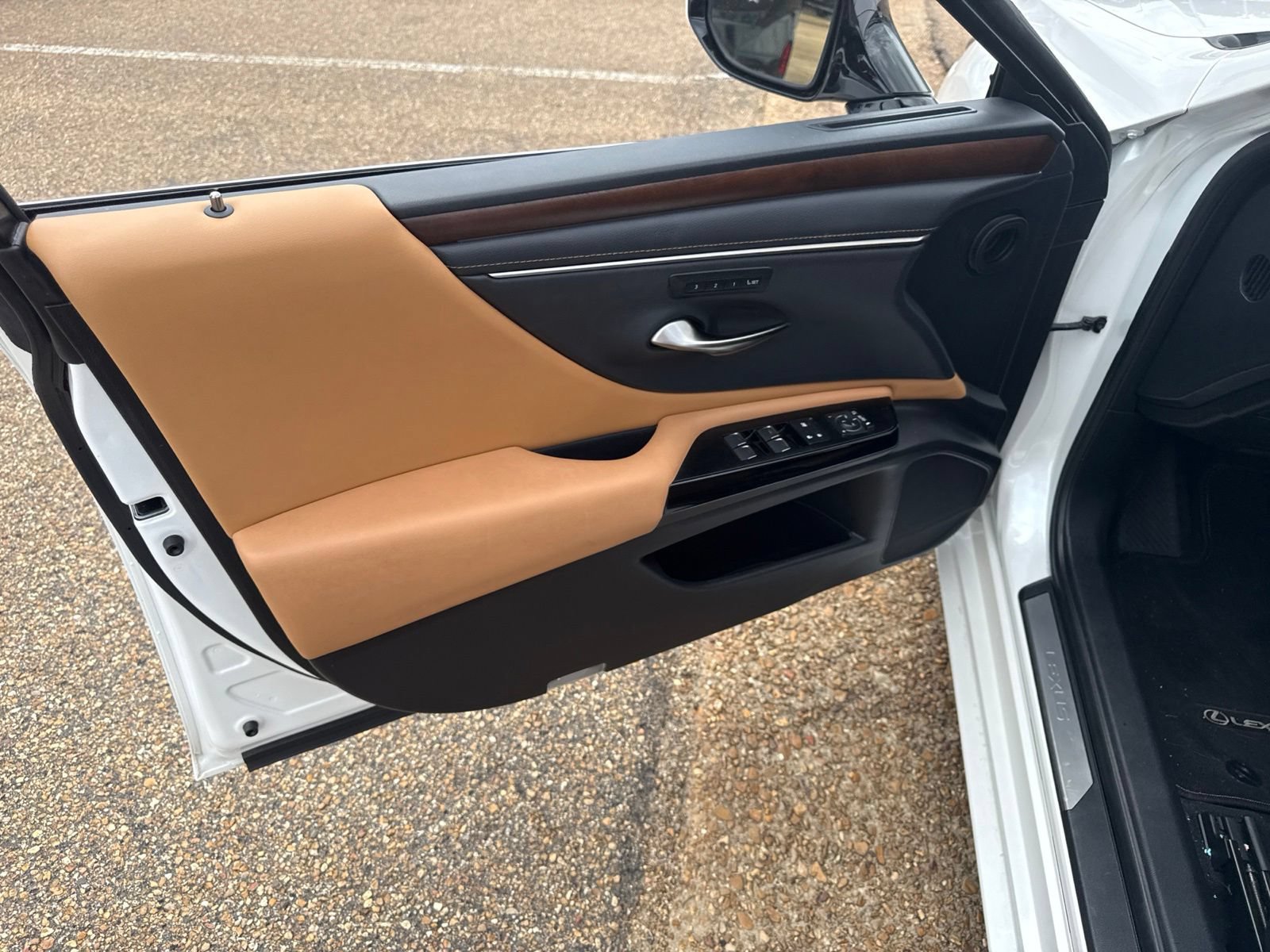 Used 2023 Lexus ES 350 w/ Premium Package FWD image 12