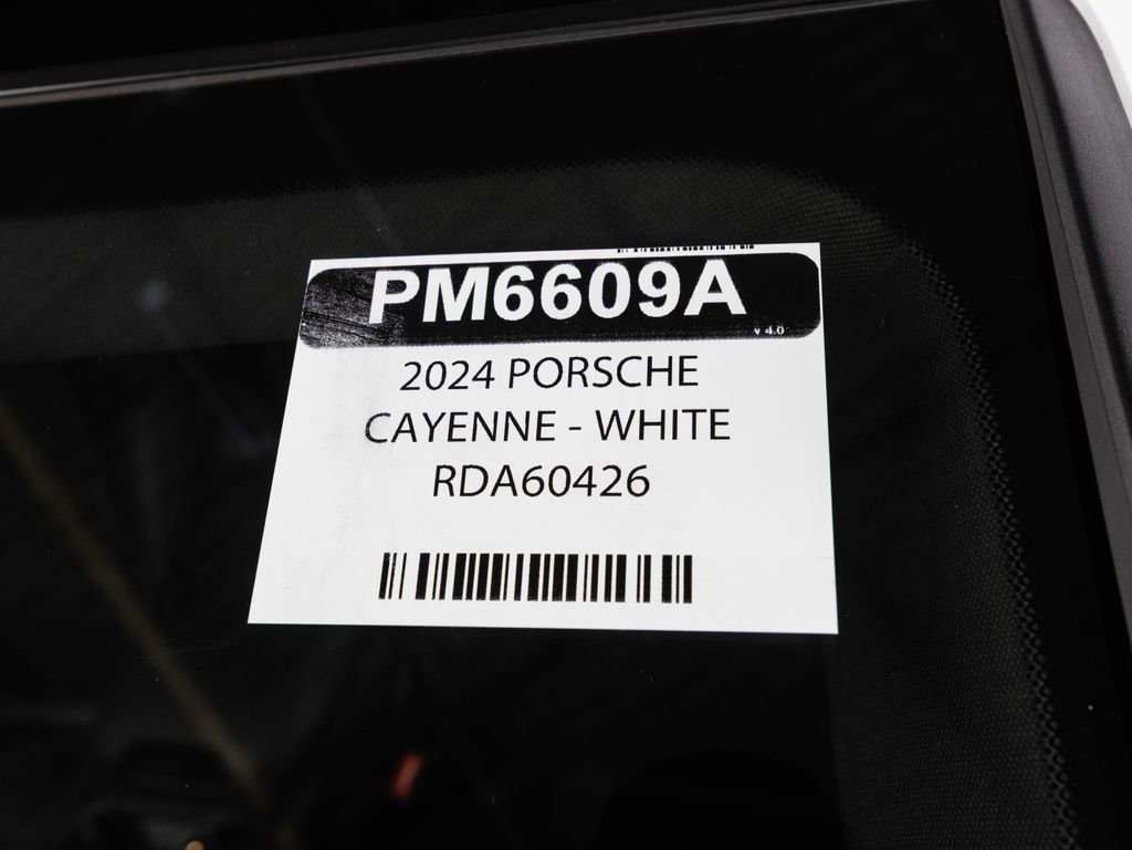 Used 2024 Porsche Cayenne S AWD/4WD image 37