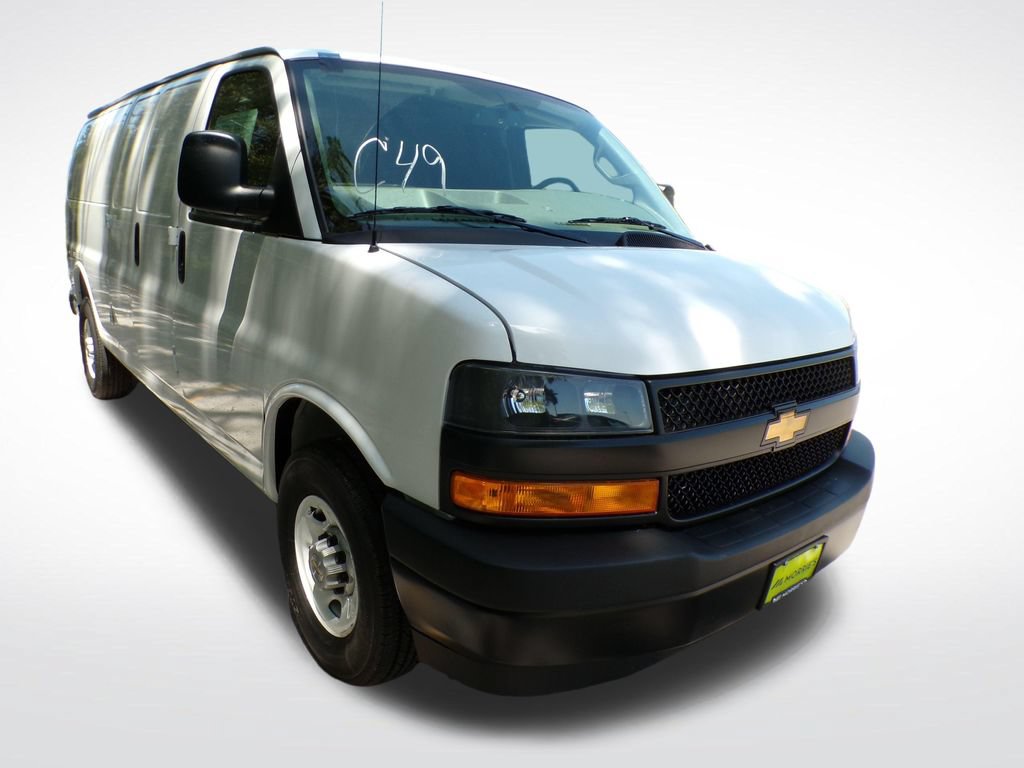 New 2026 Chevrolet Express 2500 Extended w/ Driver Convenience Package RWD image 9
