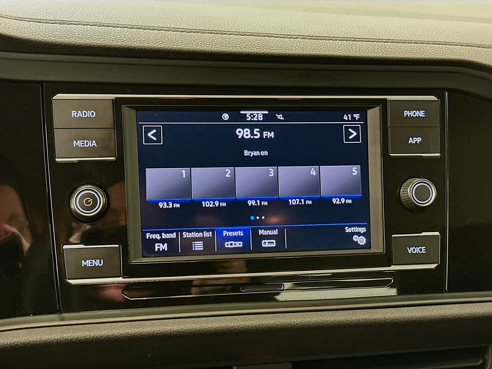 Used 2024 Volkswagen Jetta SE image 21