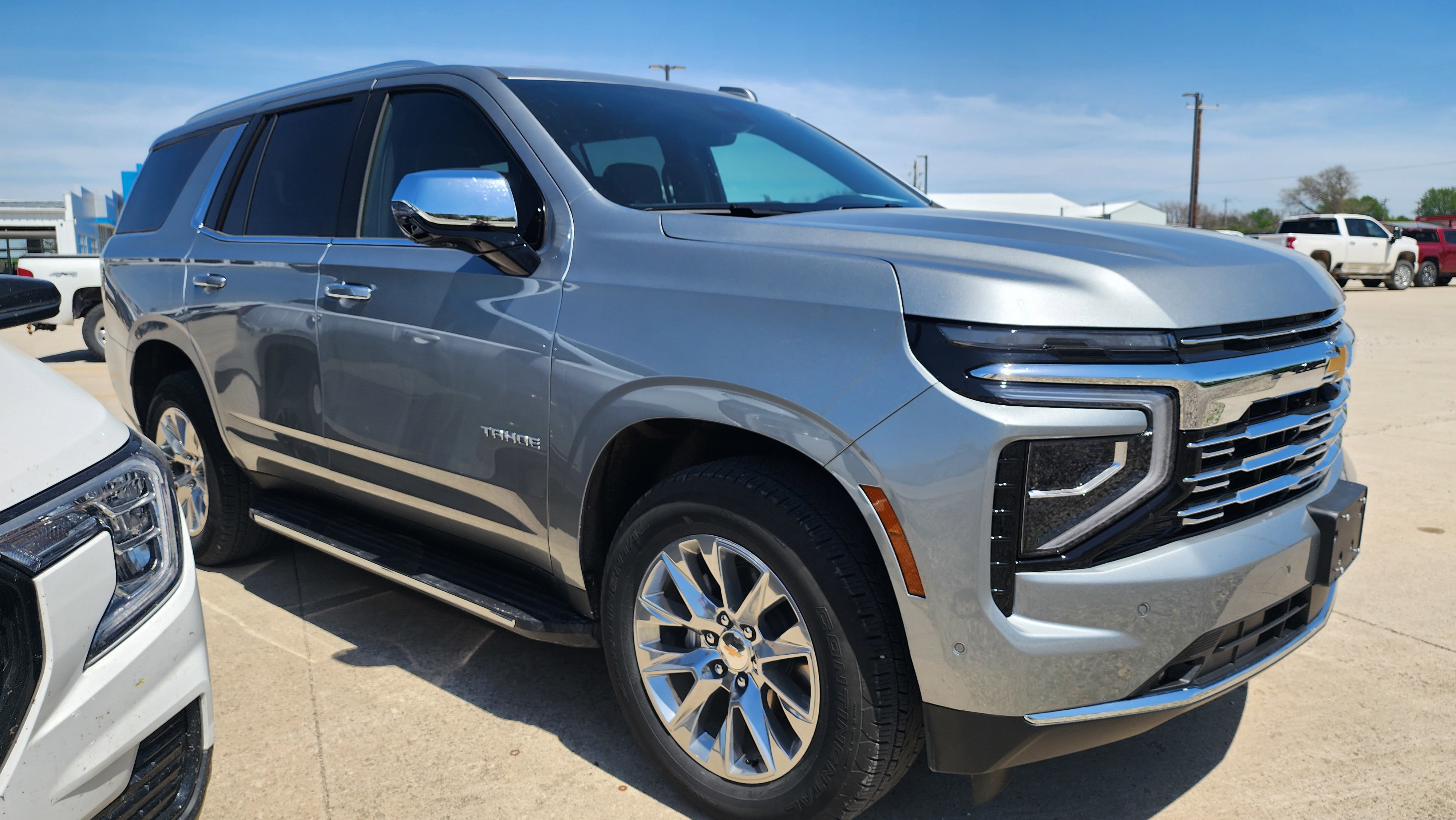Used 2025 Chevrolet Tahoe Premier AWD/4WD image 3