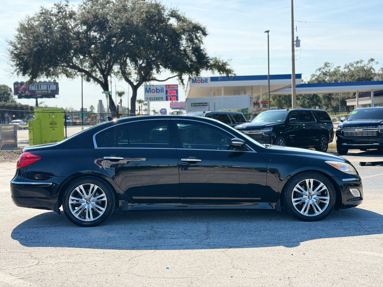 Used 2013 Hyundai Genesis 3.8 w/ Premium Pkg image 6