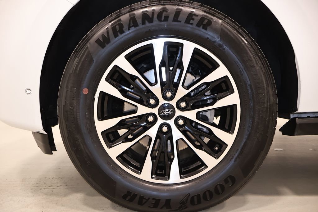 Certified 2025 Ford Expedition Max Platinum image 54