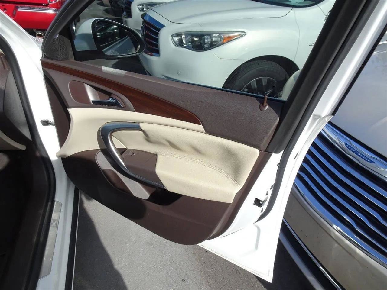Used 2011 Buick Regal CXL w/ RL2 Preferred Equipment Group FWD image 16